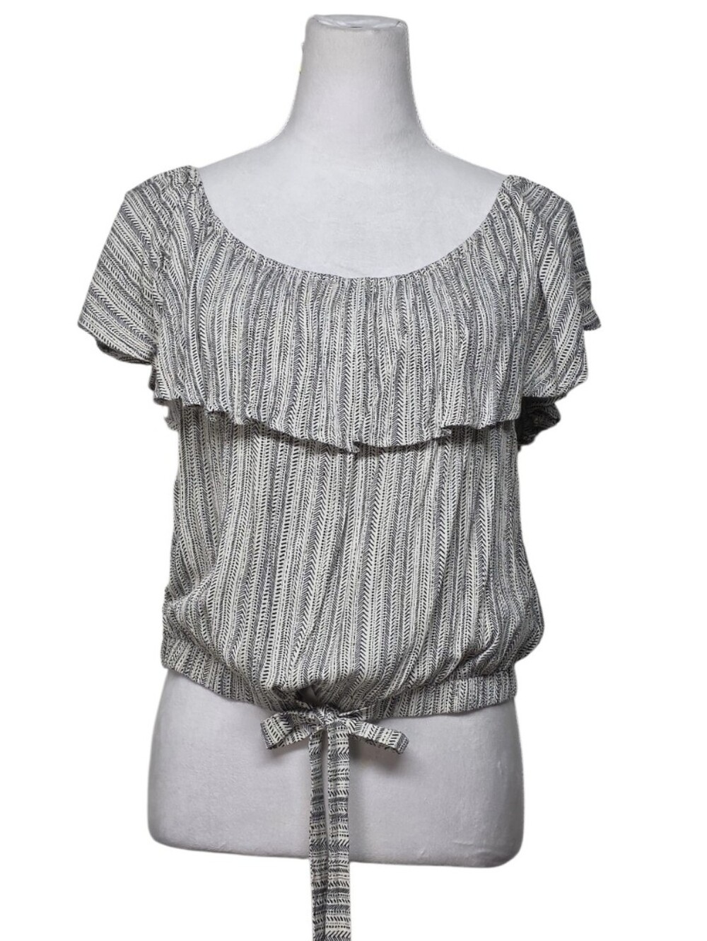 Hem & Thread Black and Beige Ruffle Tie-Hem Blouse Size Large